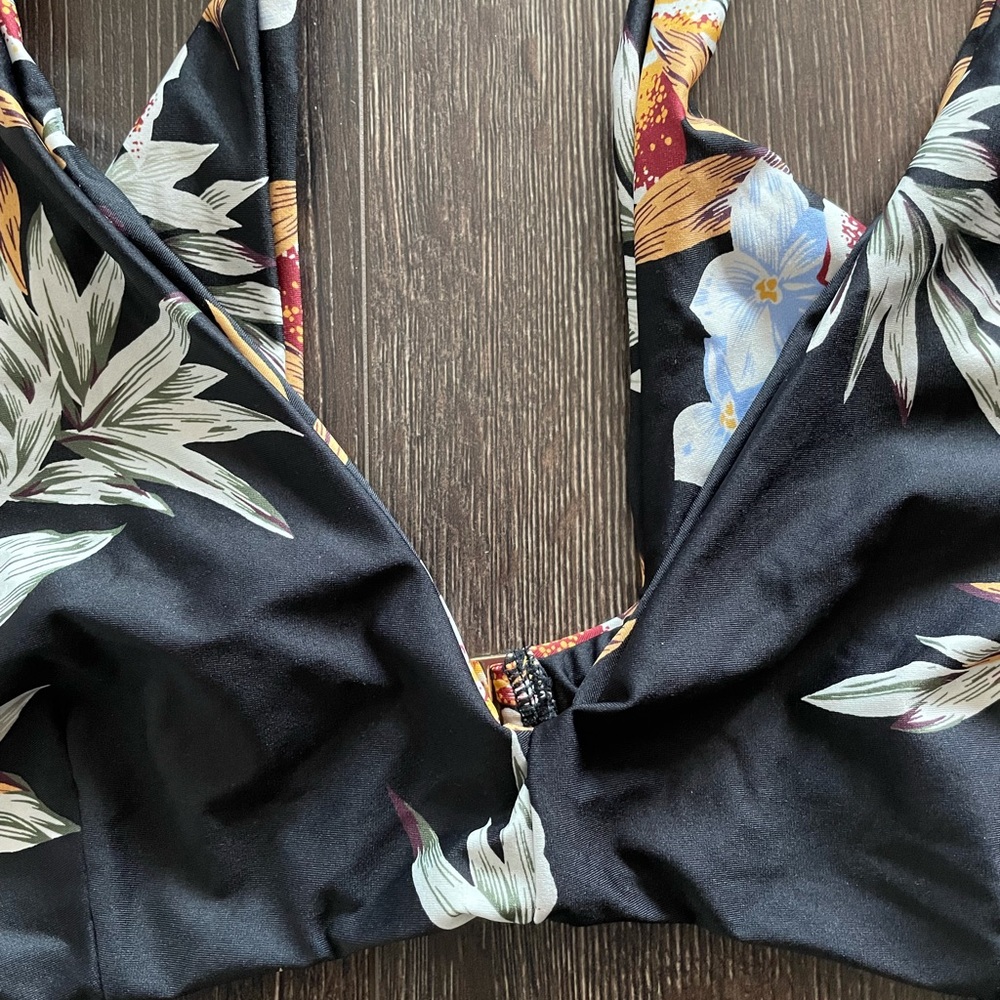 Volcom Bikini Top - Picture 4 of 10